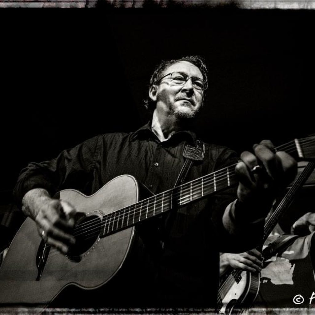Tim Grimm joined us to sing a song about his guitar, and the farm his Dad grew up on. 